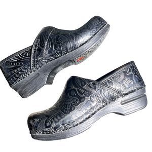 Dansko XP Women’s Black Floral Tooled Professional Clog Shoes Size EU 38